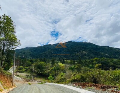 Venta de solares con vista a las montañas en Piedra Blanca, Jarabacoa