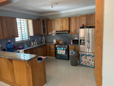 Moderna y amplia casa de venta en Gurabo, Santiago