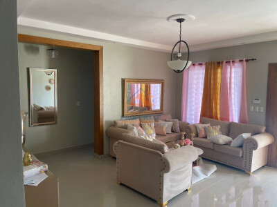 Moderna y amplia casa de venta en Gurabo, Santiago