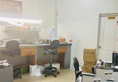 Commercial premises for sale in commercial area of Santiago