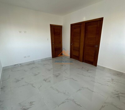 Amplio apartamento de venta 4to nivel en Gurabo, Santiago