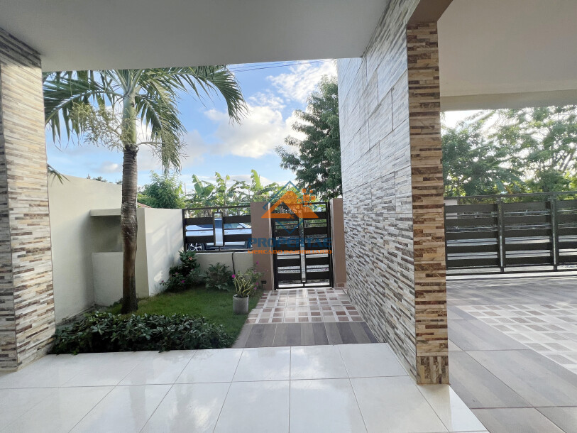 House for sale in Pontezuela, Santiago (Closed Project with 24/7 Security)-3
