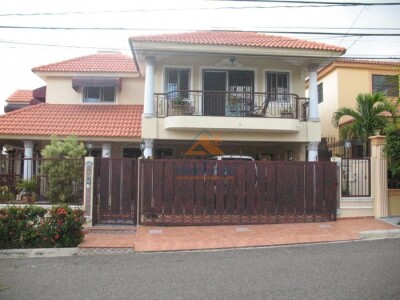 House for sale on two levels in Cerro Alto, Santiago
