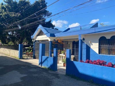 Casa en venta de 3 habitaciones en Carretera las Palomas, Licey - Santiago
