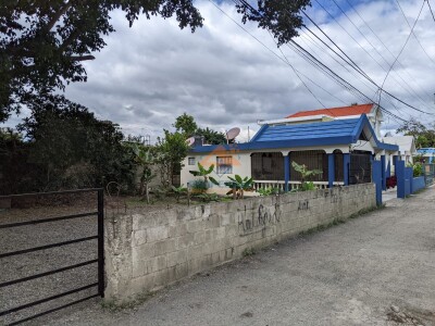 Casa en venta de 3 habitaciones en Carretera las Palomas, Licey - Santiago
